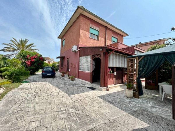 casa indipendente in vendita ad Anzio in zona Villa Claudia