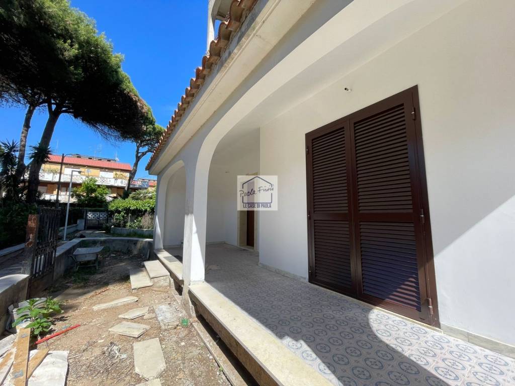 casa indipendente in vendita ad Anzio in zona Mare