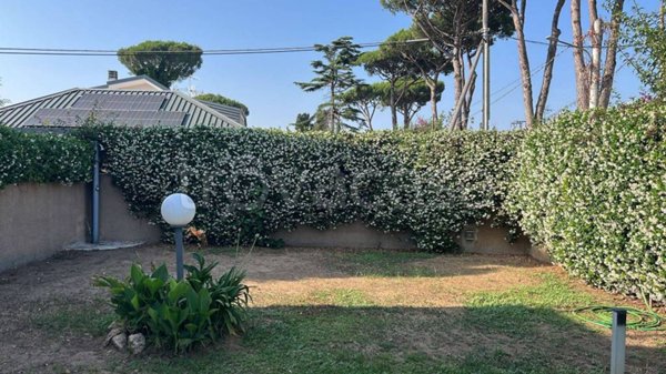 casa indipendente in vendita ad Anzio in zona Villa Claudia