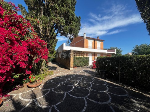 casa indipendente in vendita ad Anzio in zona Mare