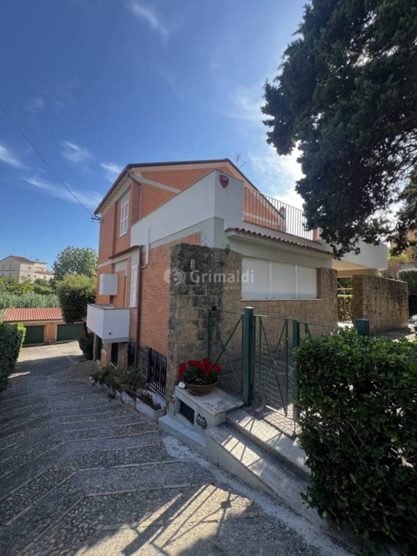 casa indipendente in vendita ad Anzio in zona Mare