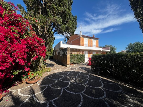 casa indipendente in vendita ad Anzio in zona Mare