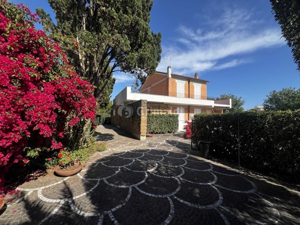 casa indipendente in vendita ad Anzio in zona Mare