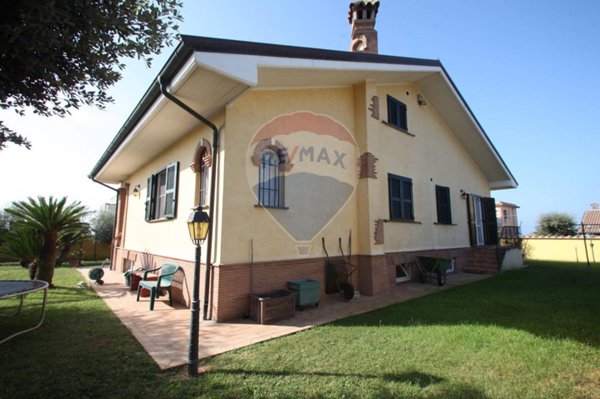 casa indipendente in vendita ad Anzio in zona Marechiaro