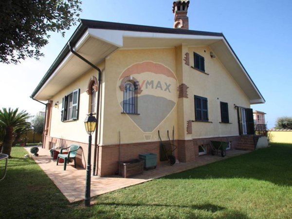 casa indipendente in vendita ad Anzio in zona Anzio Colonia