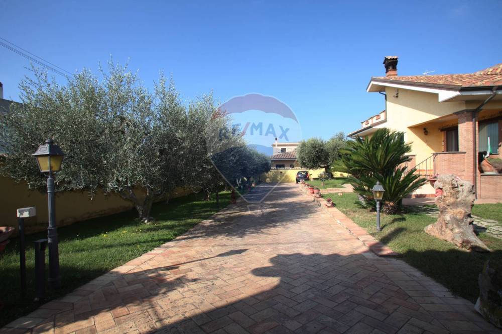 casa indipendente in vendita ad Anzio in zona Mare