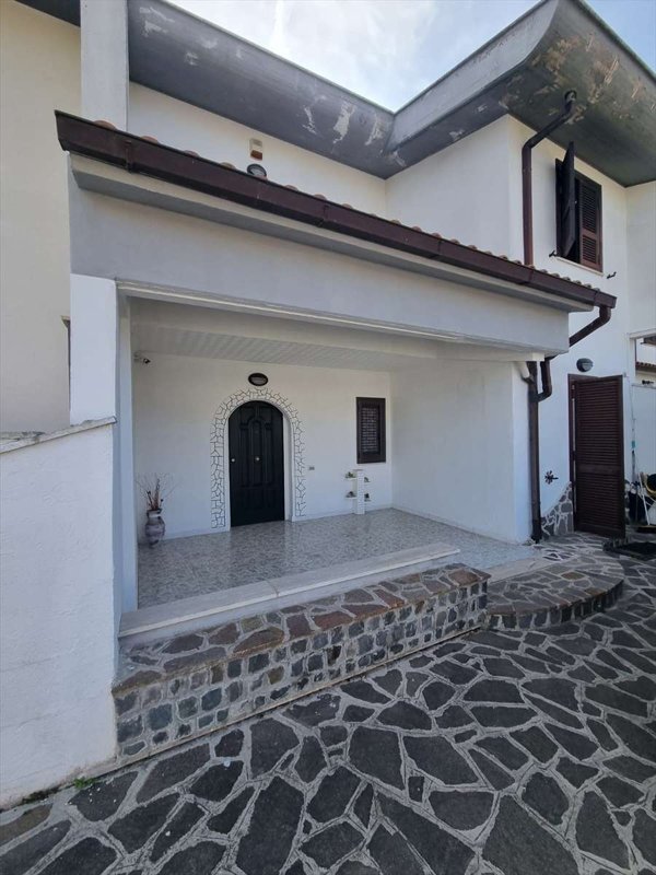 casa indipendente in vendita ad Anzio in zona Mare