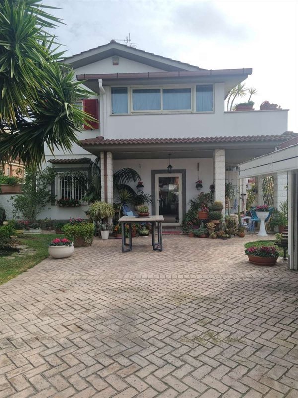 casa indipendente in vendita ad Anzio in zona Mare