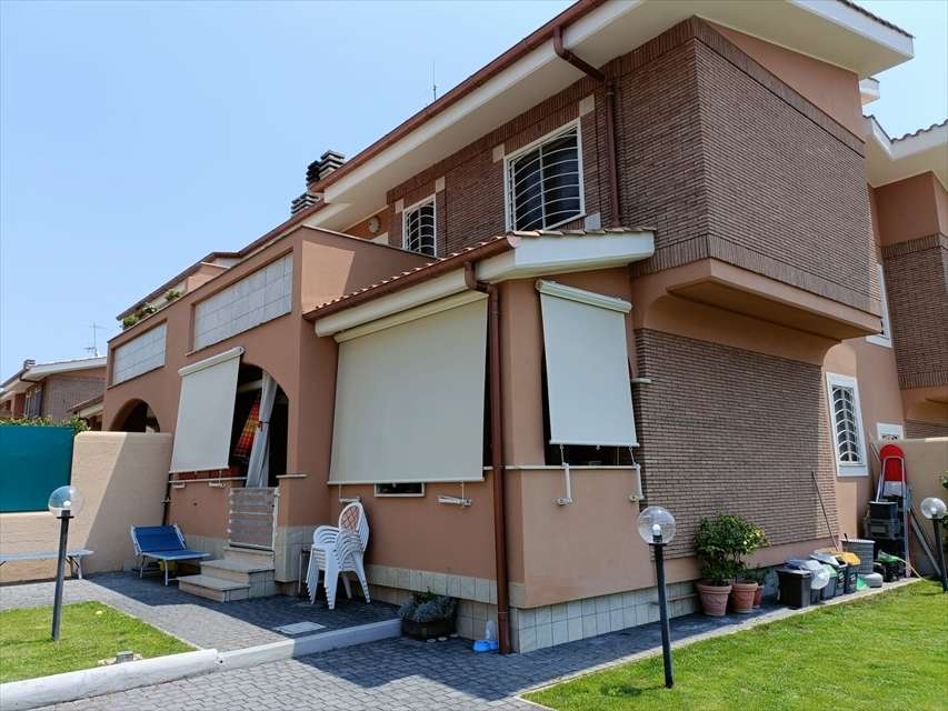 casa indipendente in vendita ad Anzio in zona Mare