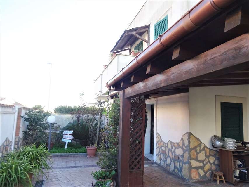 casa indipendente in vendita ad Anzio in zona Mare