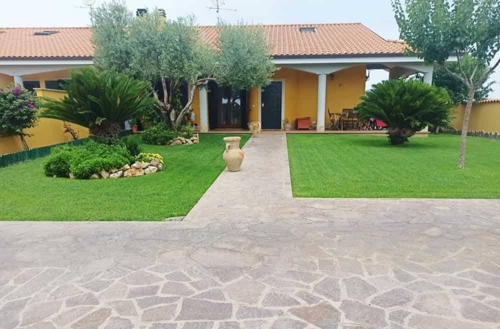 casa indipendente in vendita ad Anzio in zona Stazione