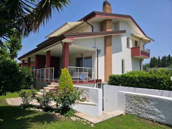casa indipendente in vendita ad Anzio in zona Mare