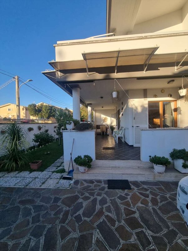 casa indipendente in vendita ad Anzio in zona Stazione