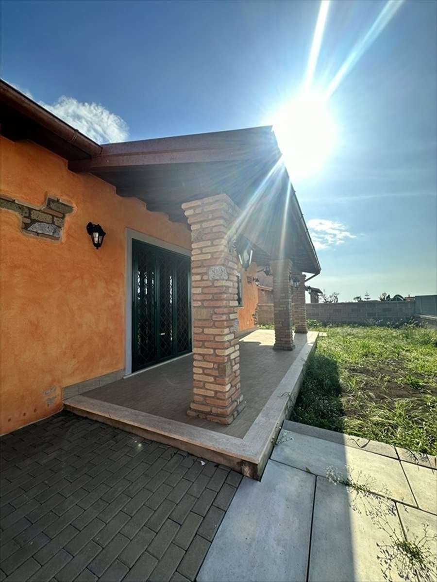 casa indipendente in vendita ad Anzio in zona Mare