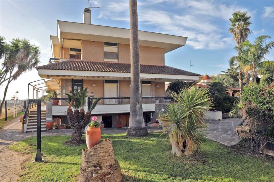 casa indipendente in vendita ad Anzio