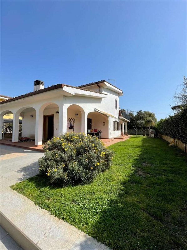 casa indipendente in vendita ad Anzio in zona Lido dei Pini