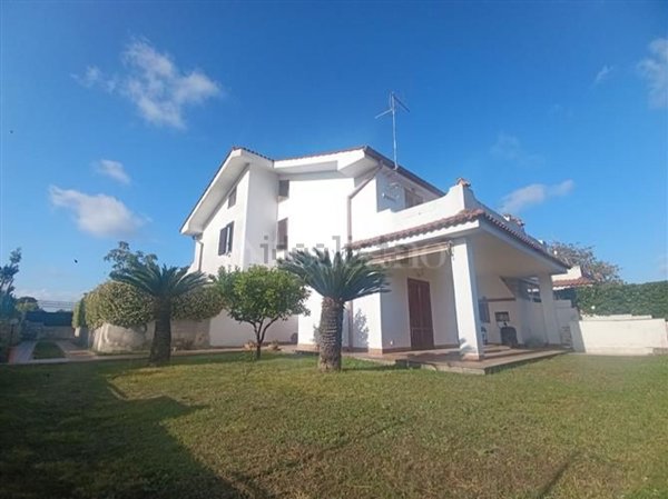 casa indipendente in vendita ad Anzio