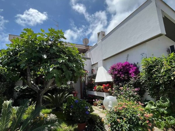 casa indipendente in vendita ad Anzio in zona Mare