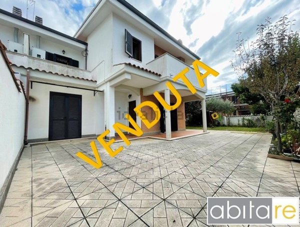 casa indipendente in vendita ad Anzio in zona Villa Claudia