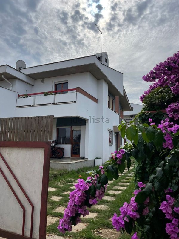 casa indipendente in vendita ad Anzio in zona Villa Claudia