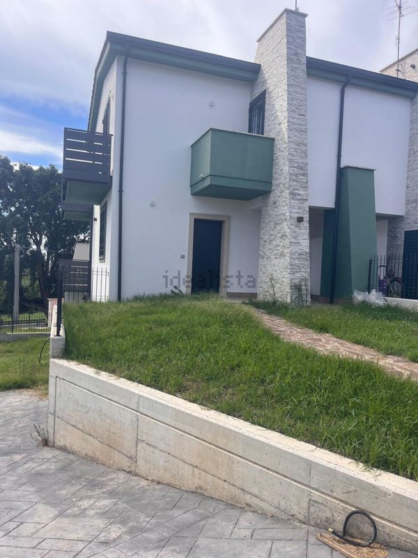 appartamento in vendita ad Anzio in zona Villa Claudia