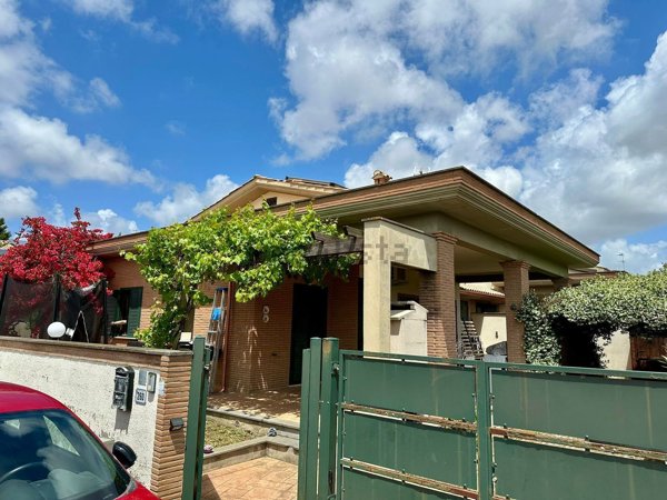 casa indipendente in vendita ad Anzio