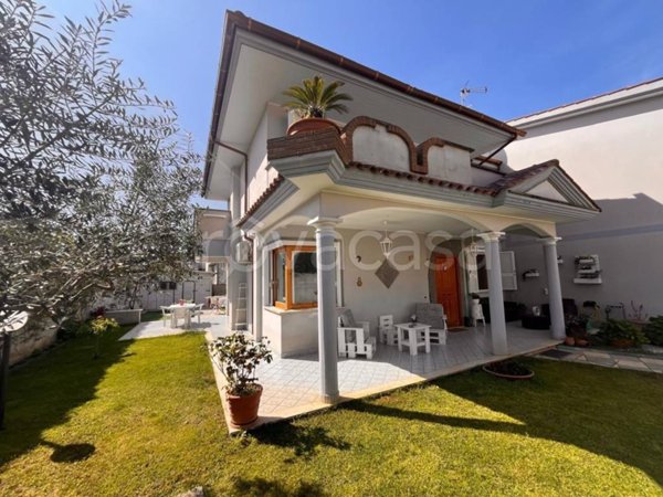 casa indipendente in vendita ad Anzio in zona Mare