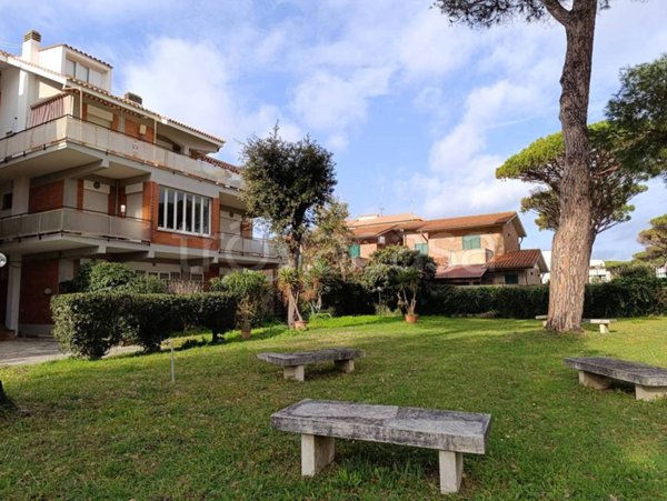 appartamento in vendita ad Anzio in zona Mare