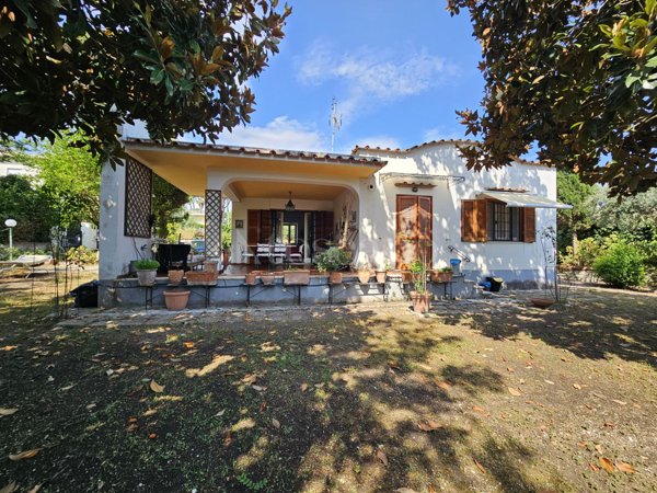 casa indipendente in vendita ad Anzio in zona Mare