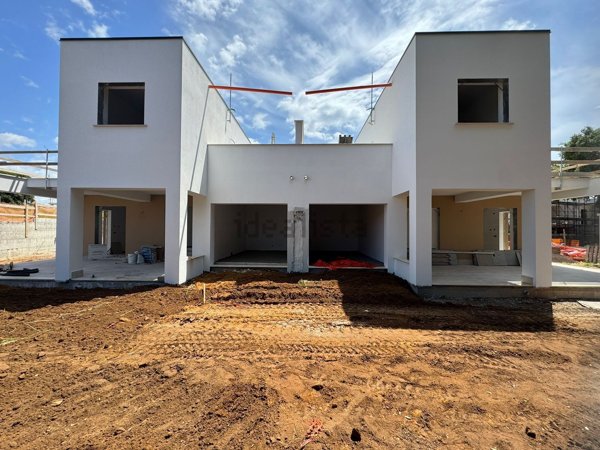 casa indipendente in vendita ad Anzio in zona Villa Claudia