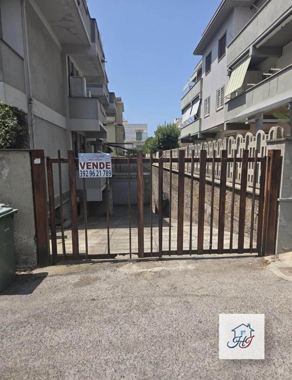 locale di sgombero in vendita ad Anzio