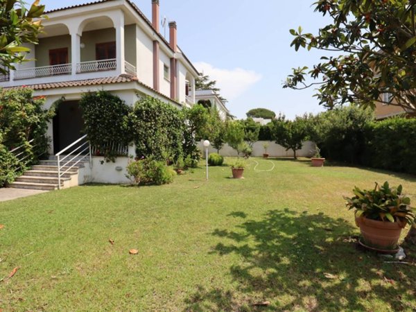 casa indipendente in vendita ad Anzio in zona Mare