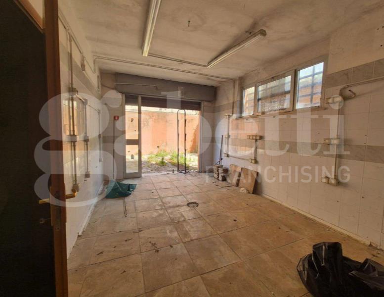 negozio in vendita ad Anzio in zona Anzio Colonia