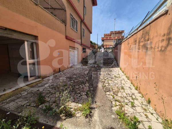 locale commerciale in vendita ad Anzio in zona Anzio Colonia