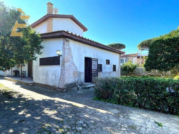 casa indipendente in vendita ad Anzio in zona Lido dei Pini