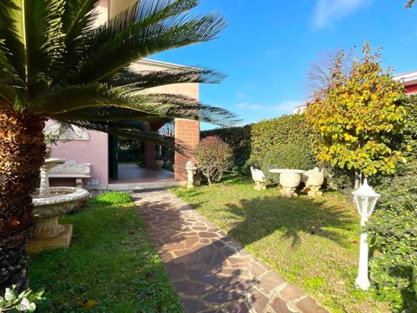 casa indipendente in vendita ad Anzio in zona Mare