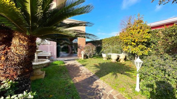 casa indipendente in vendita ad Anzio in zona Stazione