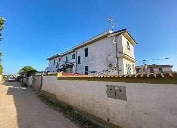 casa indipendente in vendita ad Anzio in zona Villa Claudia