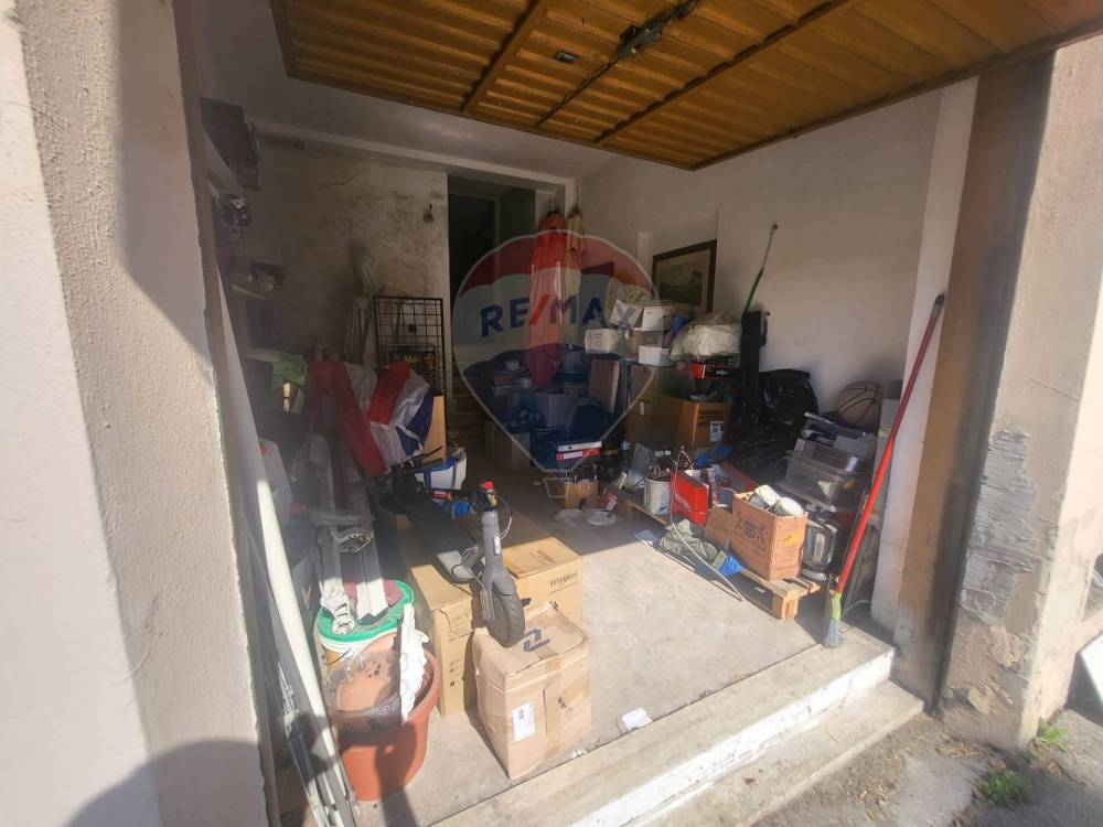 locale commerciale in vendita ad Anzio
