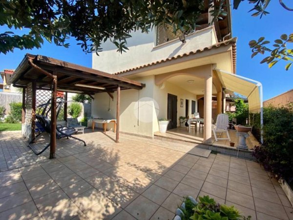 casa indipendente in vendita ad Anzio in zona Marechiaro