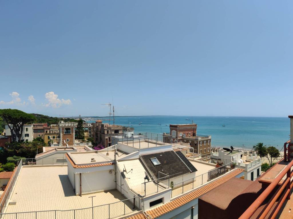 appartamento in vendita ad Anzio in zona Mare