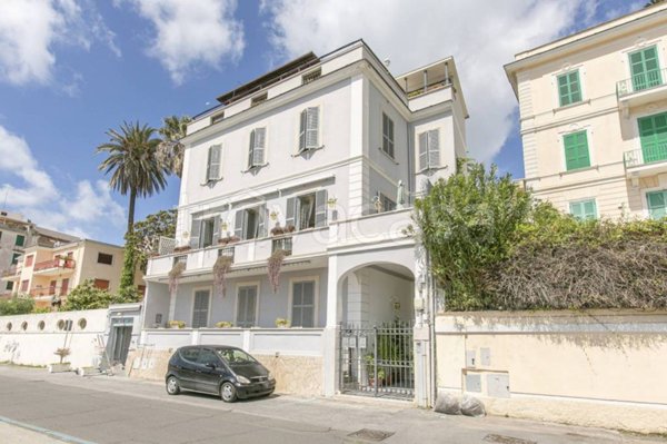 appartamento in vendita ad Anzio in zona Mare