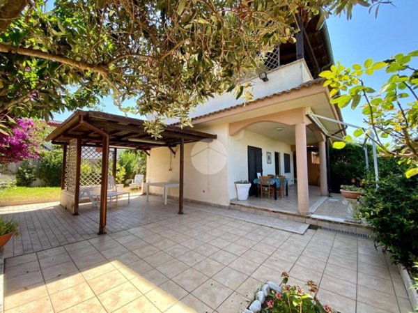 casa indipendente in vendita ad Anzio in zona Marechiaro