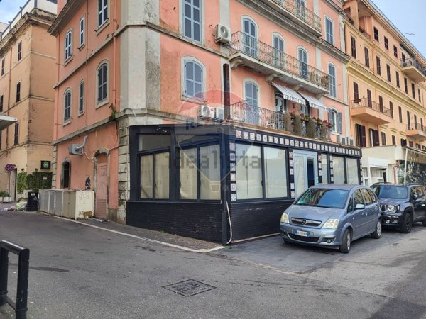 locale commerciale in vendita ad Anzio