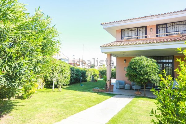 casa indipendente in vendita ad Anzio in zona Mare