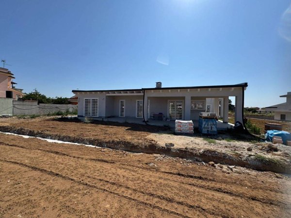 casa indipendente in vendita ad Anzio in zona Cincinnato