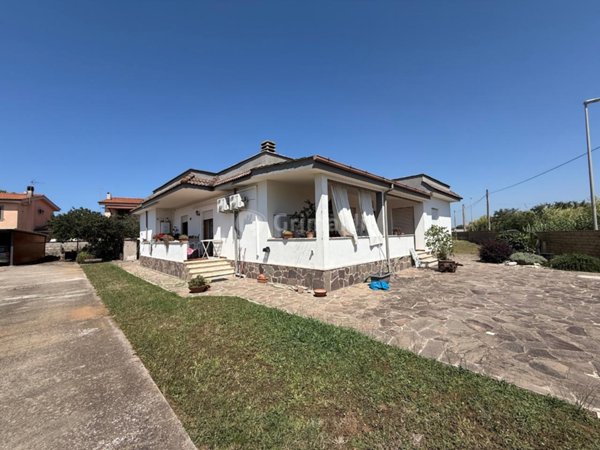 casa indipendente in vendita ad Anzio in zona Mare