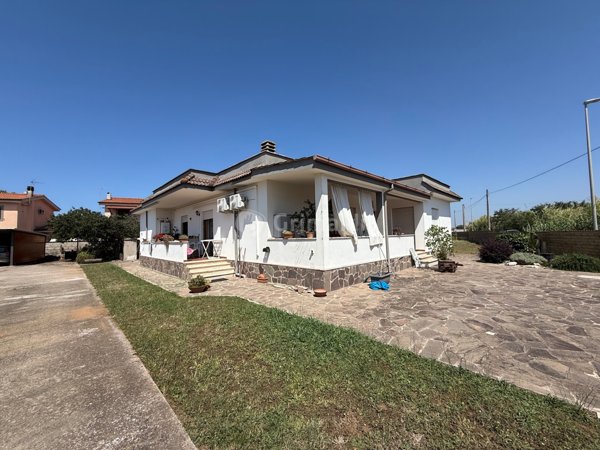 casa indipendente in vendita ad Anzio in zona Mare