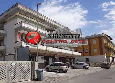 negozio in vendita ad Anzio
