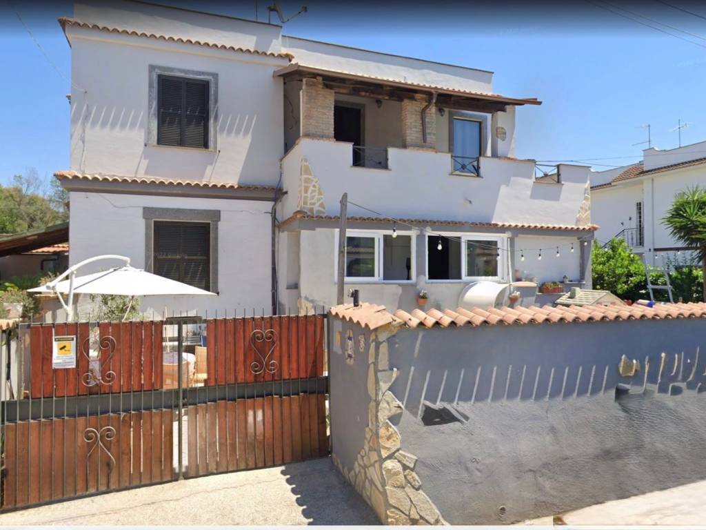 casa indipendente in vendita ad Anzio in zona Marechiaro
